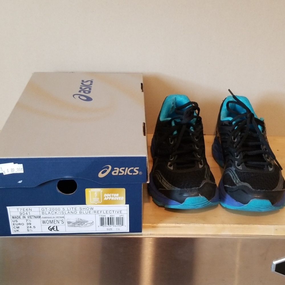 Asics shoes size 7.5